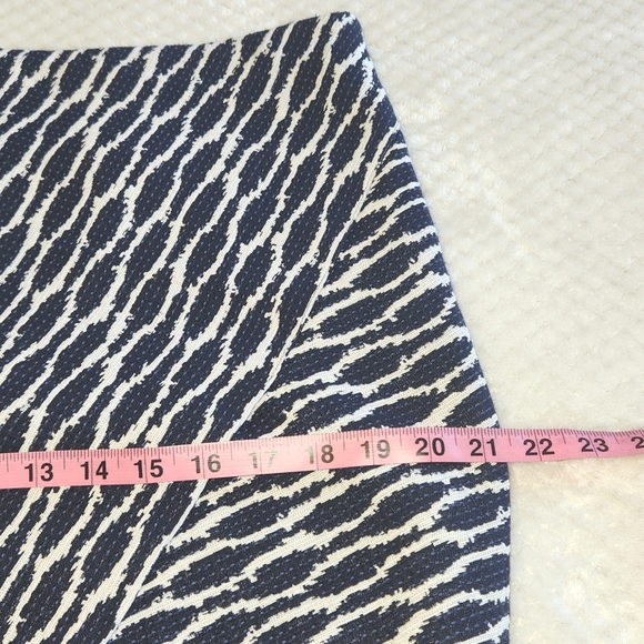 LOFT MINI SKIRT WOMENS SIZE L PETITE NAVY AND WHITE COLOR - Picture 11 of 12